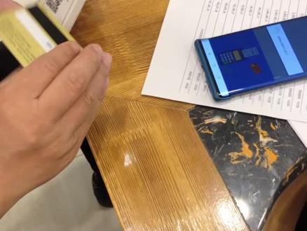 pos机插上卡怎么用法（详解pos机的操作步骤）