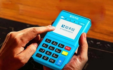 怎么查拉卡拉pos机（拉卡拉pos机查询方法）